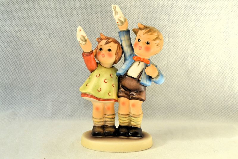 13 Maryland Family Heirlooms That Fell Flat In Value (And 4 Still Holding Strong) - Decor Hint Hummel Figurines