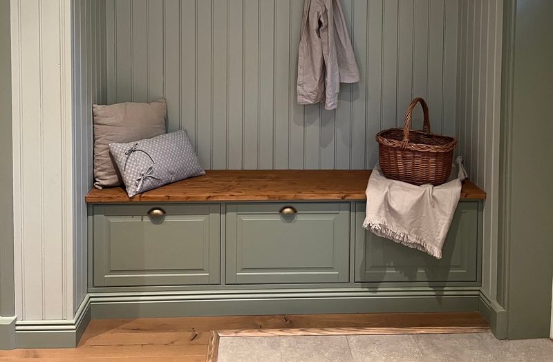 22 Clever IKEA Hacks That Don't Look Like IKEA At All - Decor Hint High-End Bench Seat From IKEA Cabinets