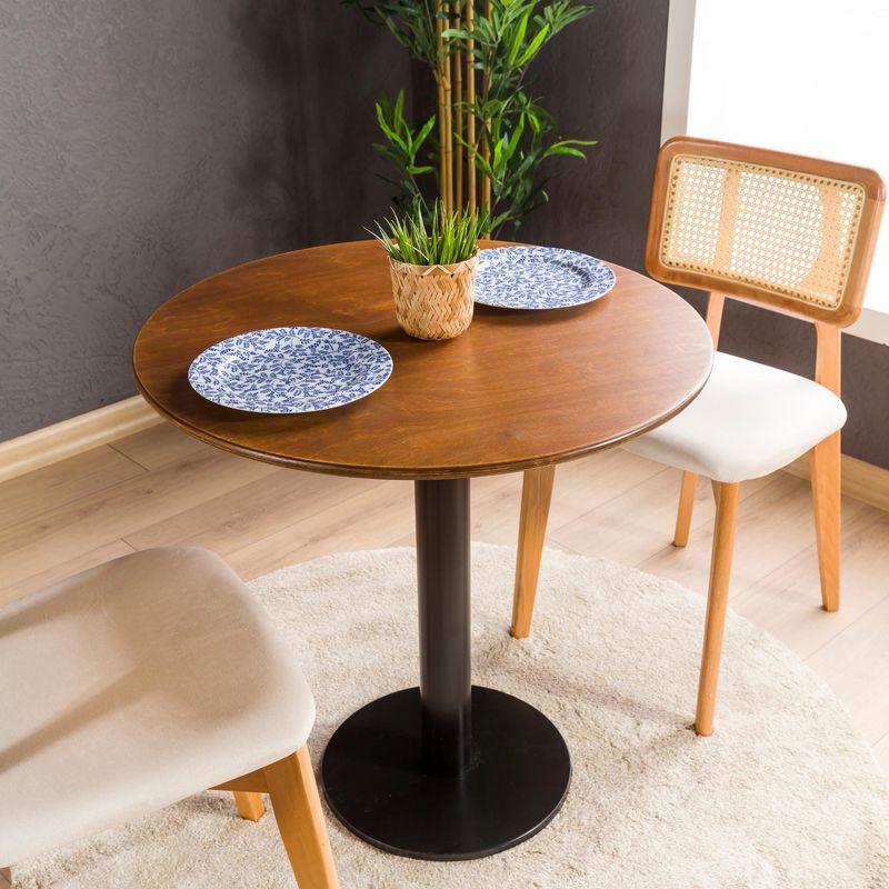 32 Things In Your Kitchen Illinois Designers Believe Diminish Your Home's Elegance - Decor Hint Wobbly Table and Chairs