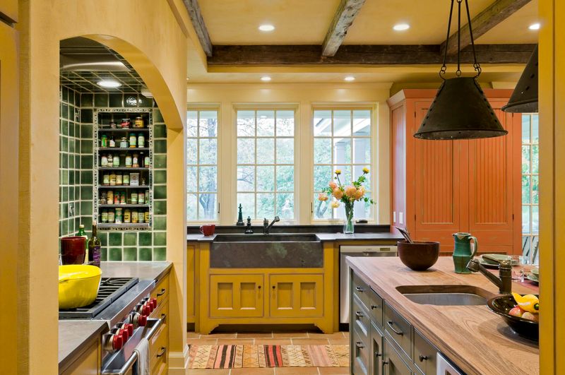 16 Vintage 1970s Kitchen Designs That Will Make You Feel Nostalgic - Decor Hint Harvest Gold Cabinets