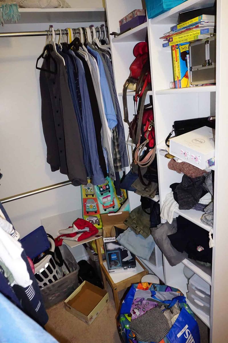 10 Common Staging Fails That Can Ruin First Impressions - And 5 That Shouldn't Exist - Decor Hint Visible Storage Problems