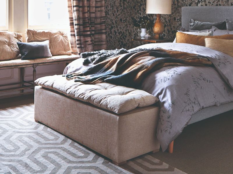 These 22 Bedroom Rug Ideas Complete The Perfect Sanctuary - Decor Hint Geometric Pattern Rugs