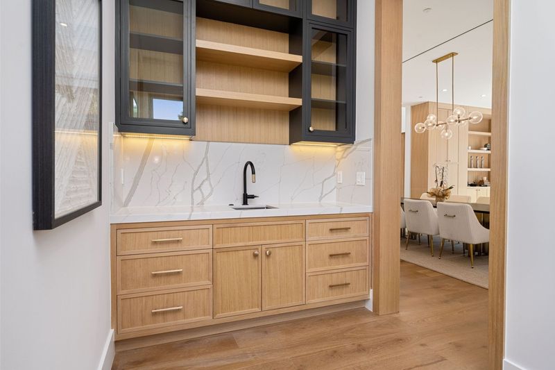 12 Kitchen Trends For 2025 That Will Finally Say Goodbye To White Cabinets (Plus 5 Extra Unique And Stylish Ideas) - Decor Hint Mixed Material Cabinets