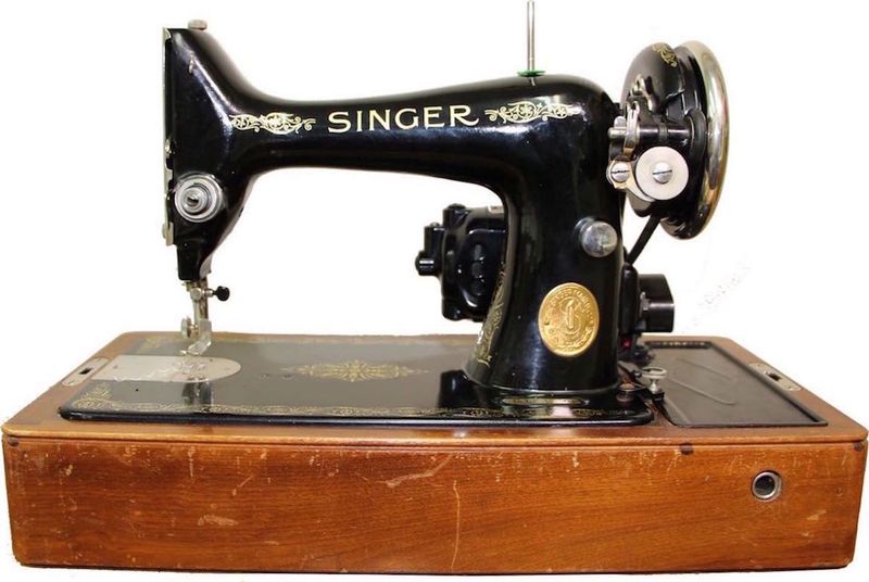The 12 Most Overrated Antiques In 2025 (And What To Collect Instead) - Decor Hint Antique Singer Sewing Machines
