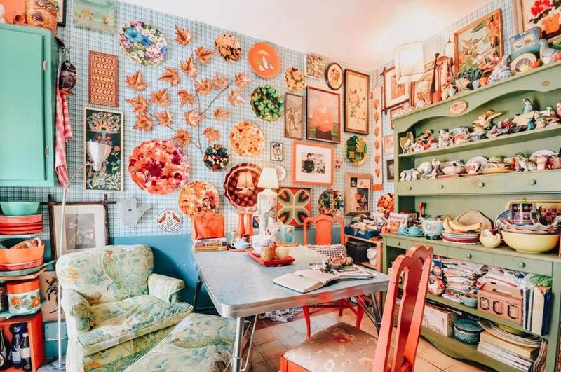 10 Furniture Colors To Ditch In 2025 And 10 That Should've Never Happened - Decor Hint Mauve And Dusty Blue Pairing