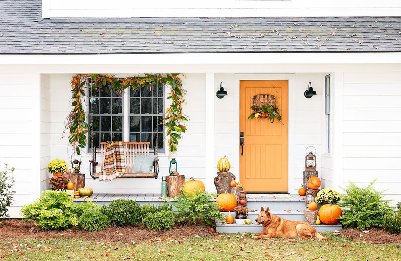 8 Things California Designers Warn You To Avoid On Your Porch (Plus 8 Must-Have Items For Instant Curb Appeal) - Decor Hint Cluttered Holiday Decorations Year-Round