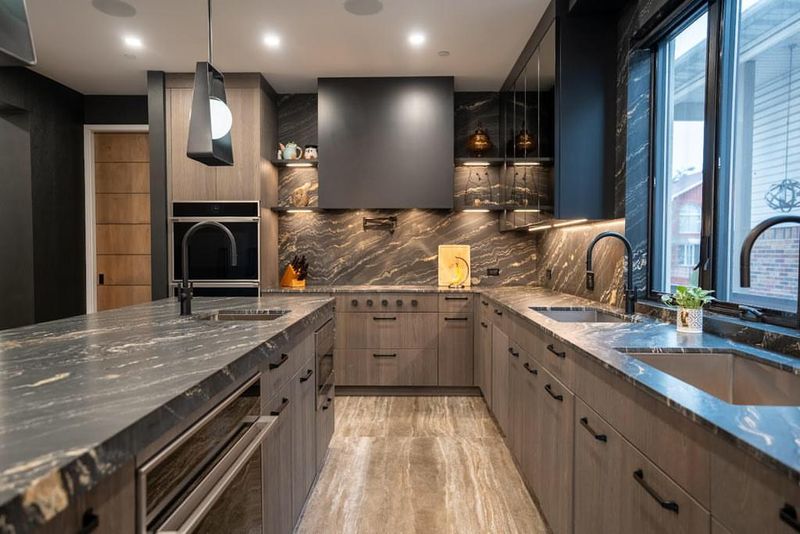 17 Blue Kitchen Cabinets That Display Elegance And Good Taste - Decor Hint Midnight Blue Luxury