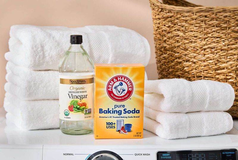 Why Vinegar Works Wonders On Towels Plus 4 Ways To Use It - Decor Hint Restores Absorbency