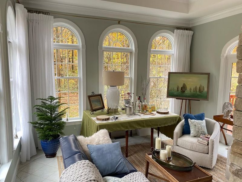 Colorado Homes Still Using These 10 Couch Colors? Time For An Upgrade - Decor Hint Hunter Green Damask