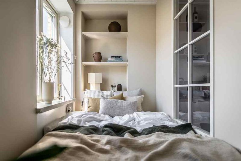 Ceiling-to-Floor Shelving