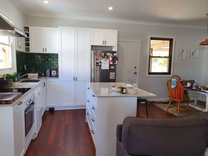 10 Items That Make Your Kitchen Look Cheap (Plus 10 That Do The Complete Opposite), According To Designers - Decor Hint Cluttered Countertops