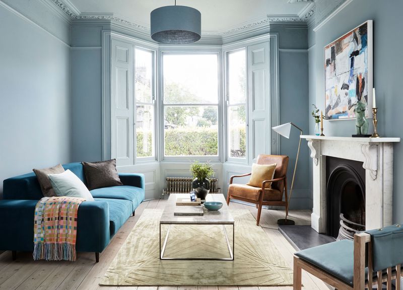 8 Old Couch Colors Alabama Is Retiring, 10 Modern Alternatives To Choose - Decor Hint Slate Blue: The Versatile Chameleon