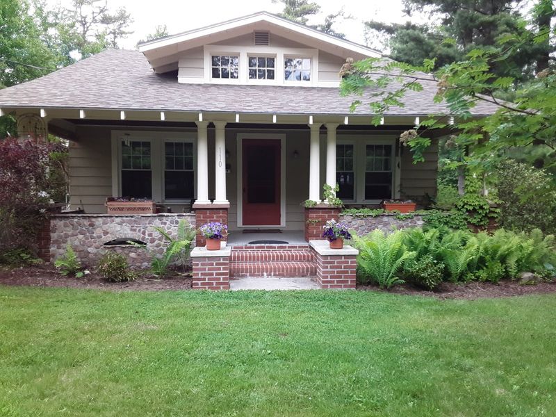 10 Entryway Styles Still Holding Strong In Historic Virginia Homes - Decor Hint Craftsman Covered Porches