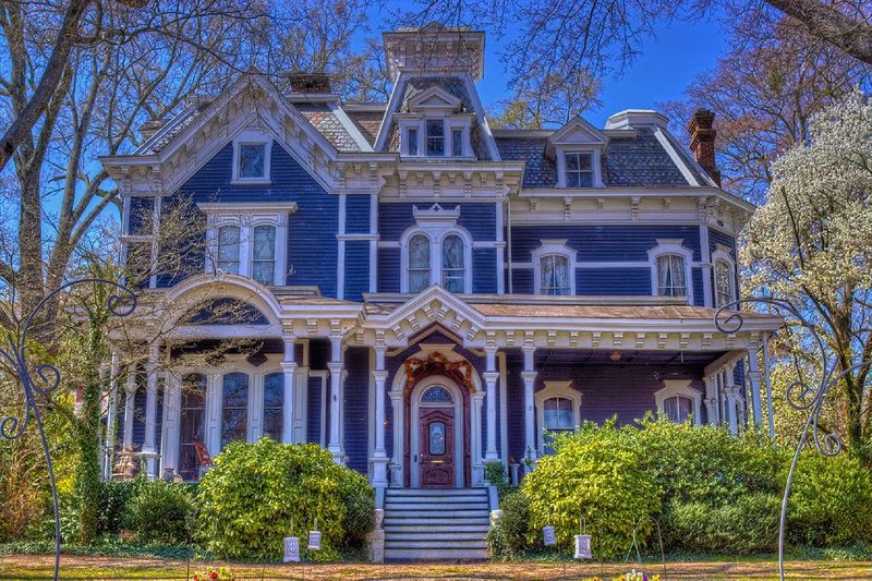 Missouri's Home Styles On The Brink: Which Classic Looks Will Become Obsolete Soon - Decor Hint Carriage-Style Homes With Excessive Decorative Trim