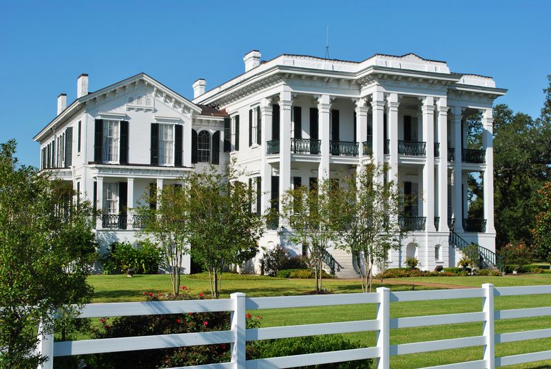 16 Antebellum Homes In The South You Shouldn't Miss - Decor Hint Nottoway Plantation (Louisiana)
