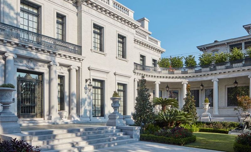 9 Georgia Mansions With Classic Hollywood-Inspired Style - Decor Hint Armstrong Kessler Mansion: Savannah's Italian Renaissance Palace