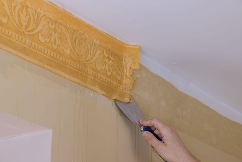 13 Styling Errors That Lower Your Home's Appeal According To Stagers Plus More Design Don'ts - Decor Hint Wallpaper Borders Near Ceilings