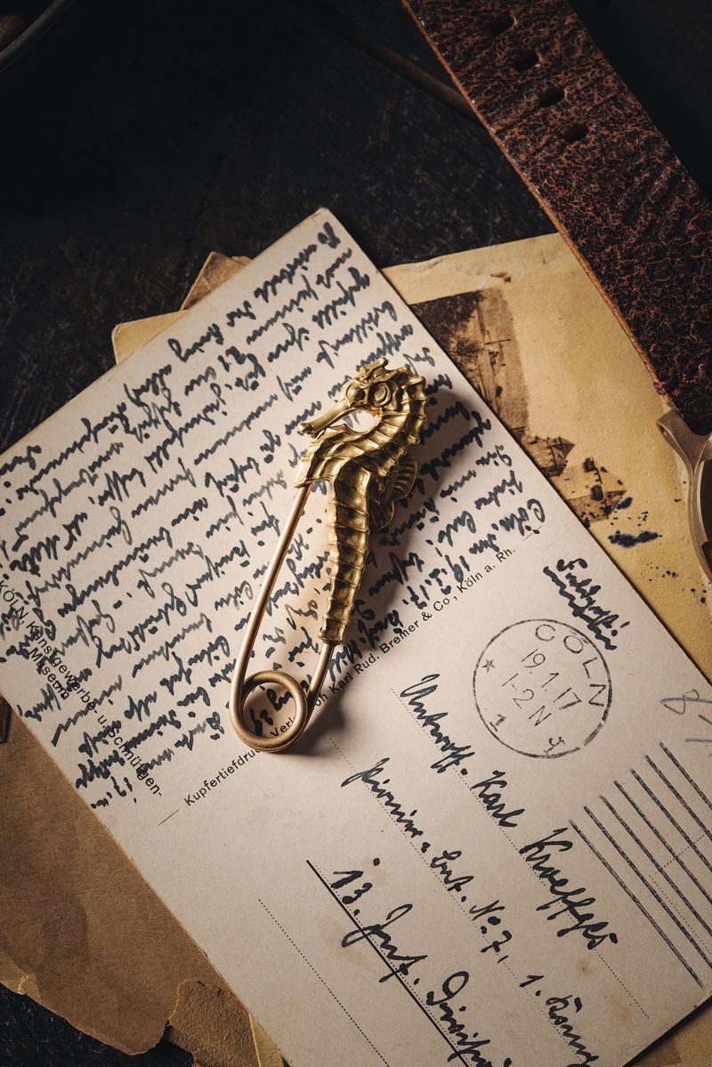8 Signs An Estate Sale Item May Be Valuable - Decor Hint Historical Connections Worth Investigating
