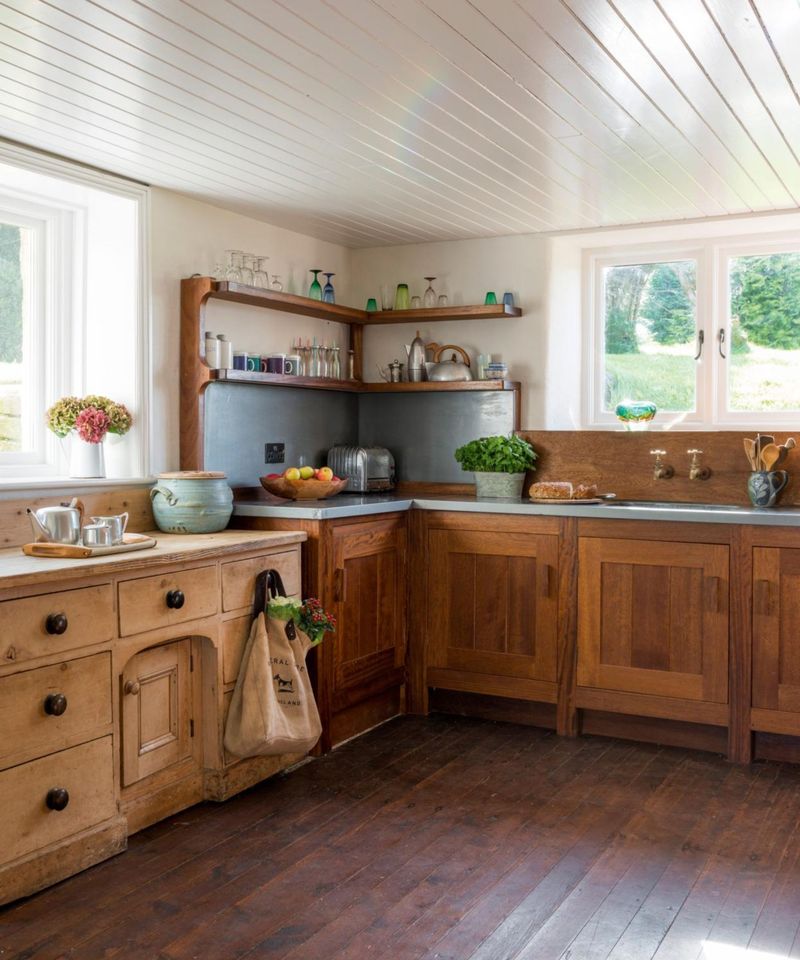New Mexico Designers Say These 12 Kitchen Looks Are Dated Stick With 10 These Instead - Decor Hint Dark Wood Cabinets (dated)