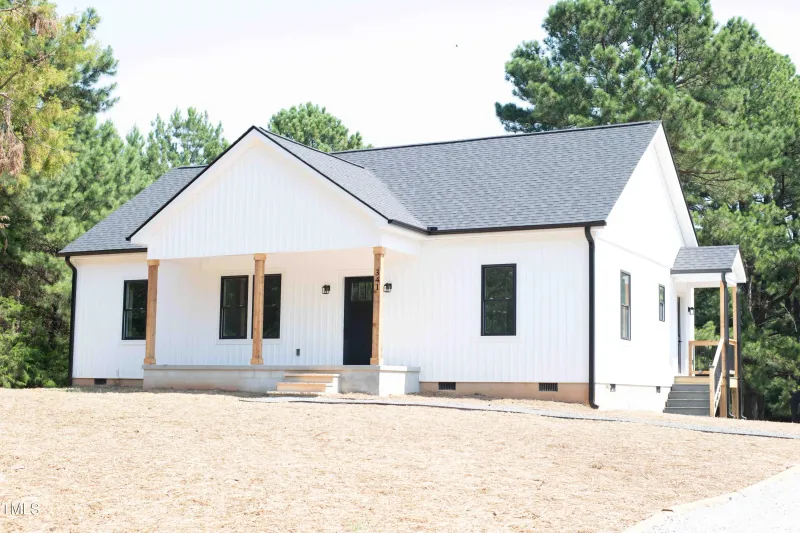9 Home Types Losing Value In Henderson By 2025 And 10 Set To Skyrocket - Decor Hint Older Single-Family Homes Needing Major Updates