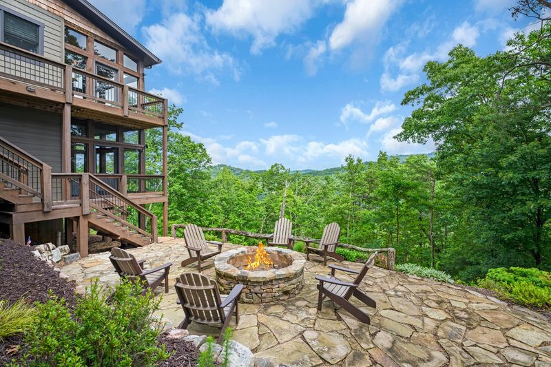 Georgia's Most Inviting Outdoor Spaces You'll Want To Copy ASAP - Decor Hint Blue Ridge Mountain Firepits