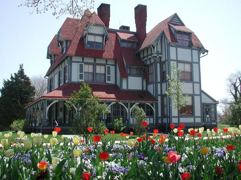 What Is a Queen Anne-Style Home? 7 Iconic Properties That Define This Classic American Architecture - Decor Hint Emlen Physick Estate – Cape May, New Jersey