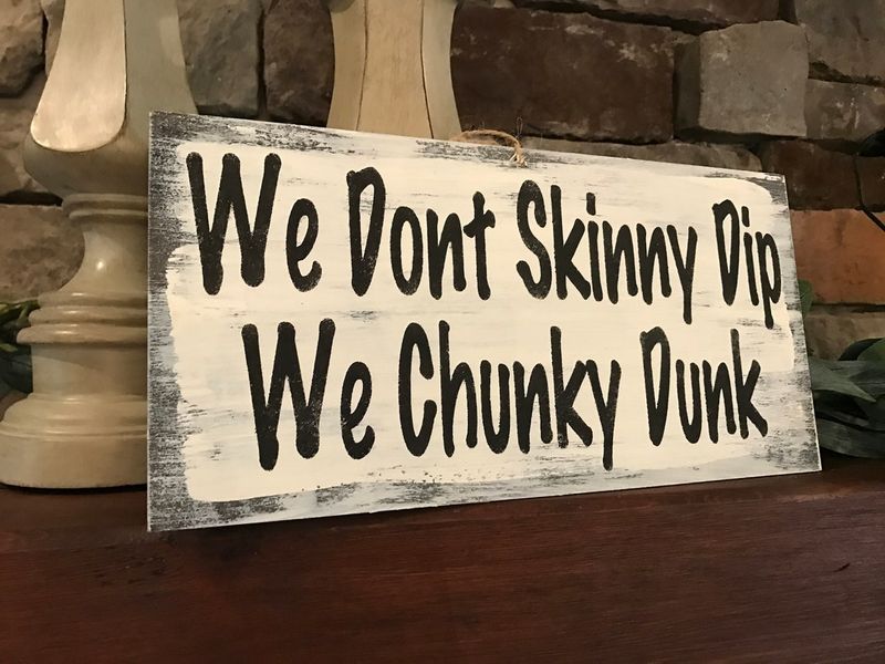 14 Classic Midwest Decorating Styles You Never See In Modern Homes - Decor Hint Wooden Signs With Country Sayings