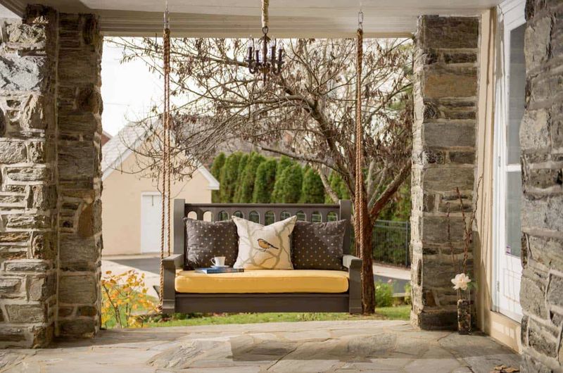 Mississippi Designers Share 6 Porch No-Gos And 8 Outdoor Favorites - Decor Hint Swing Beds Or Porch Swings