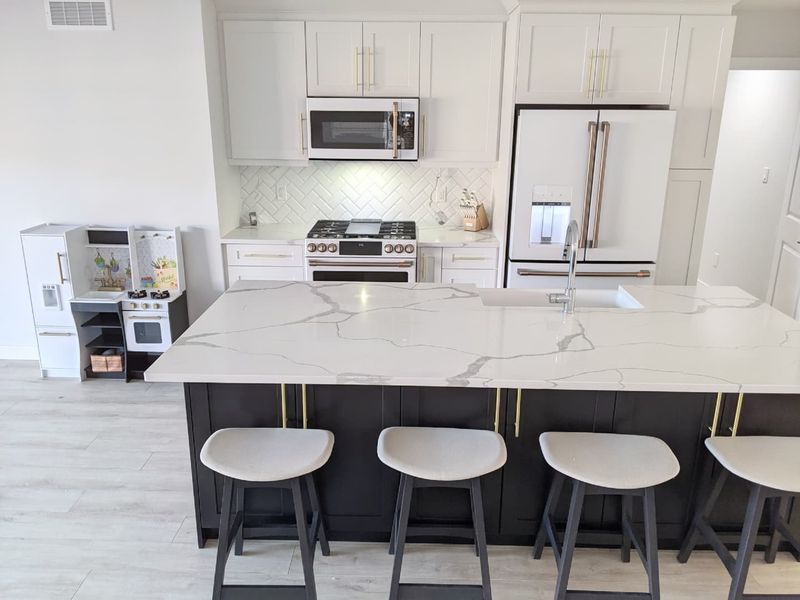 8 Serene Benjamin Moore Paint Colors That Create A Timeless, Soothing Home - Decor Hint Calm (2111-70)