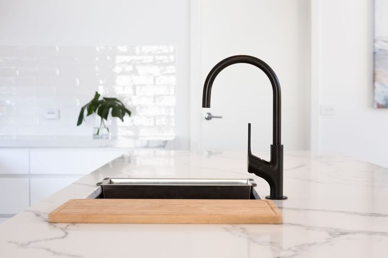 17 Small, But Cool Ways To Make Your Kitchen Look Like An After Shot On HGTV - Decor Hint Install A Statement Faucet