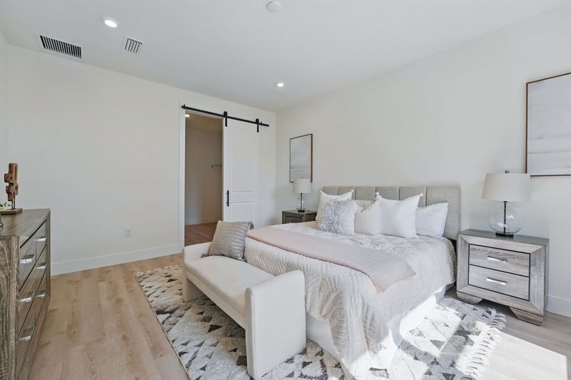8 Home Staging Hacks Fuquay-Varina Realtors Swear By For Last-Minute Makeovers - Decor Hint Use Neutral Bedding And Towels