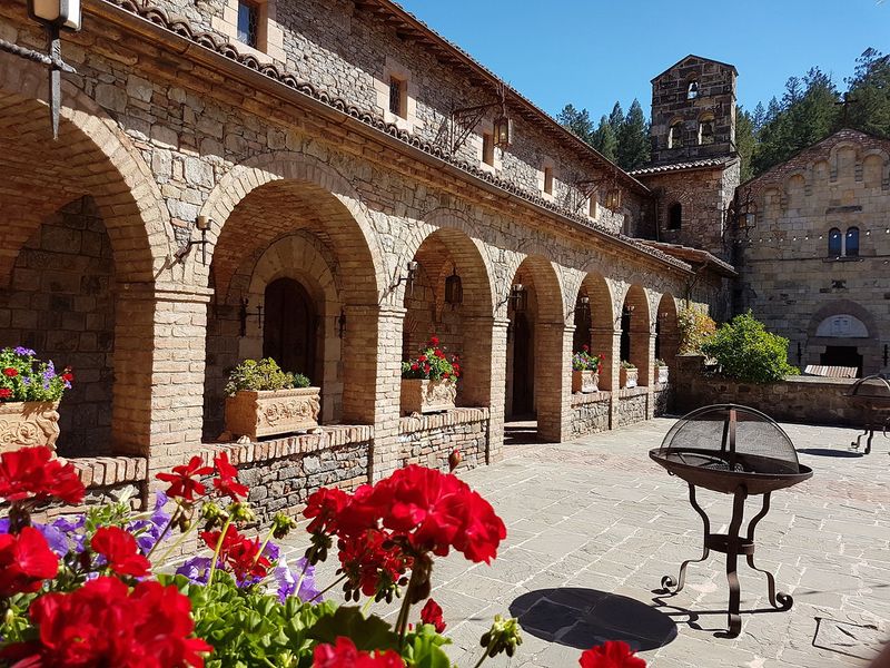 Stunning Courtyard With Italian Gardens