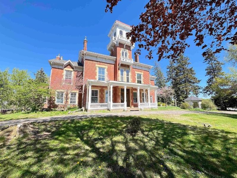 Galena's Real Estate Trends: 3 Types Of Homes Losing Value In 2025 (And 4 Rising Fast) - Decor Hint Large Historic Homes With High Maintenance Costs