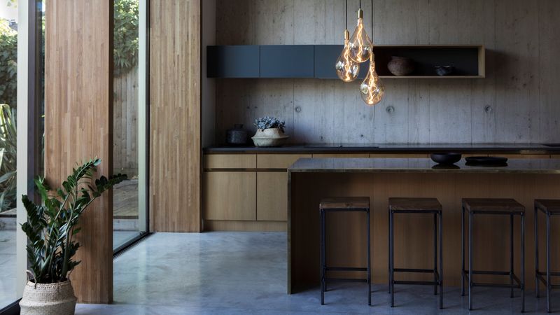 21 Mistakes Everyone Makes When Decorating A Kitchen - Decor Hint Skimping On Lighting