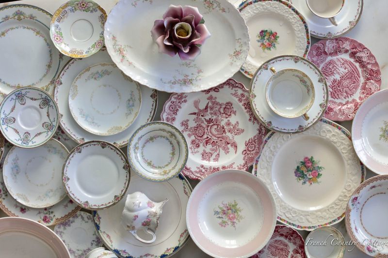 In My Experience, These 9 Interior Antiques Might Sell For Pennies And These 9? Don’t Even Try - Decor Hint Collectible Plates