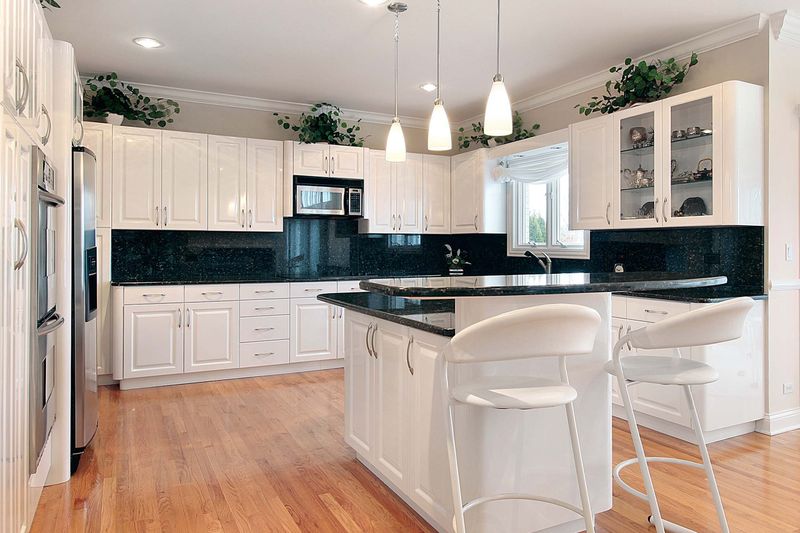 11 Outdated Backsplash Styles + 8 Ugly Choices - Decor Hint 4-Inch Backsplash Strips