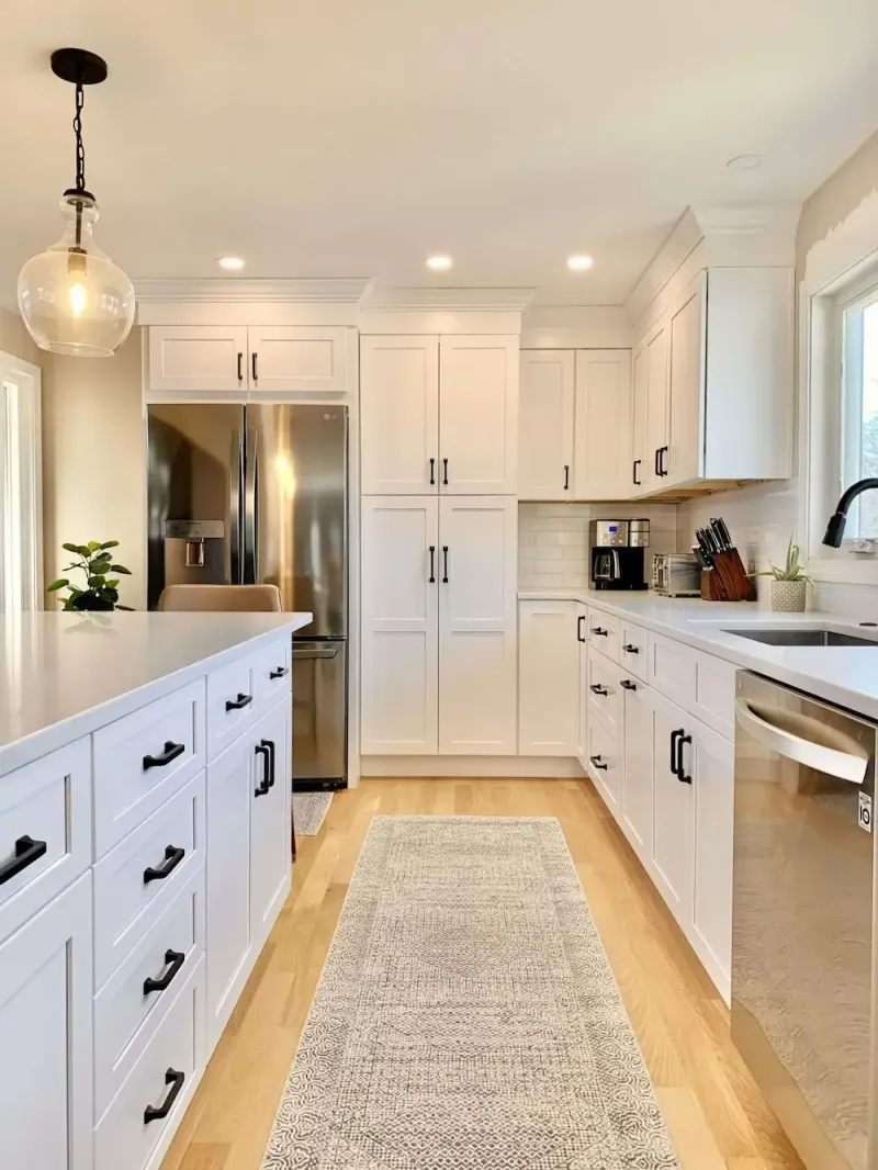 Inside The Timeless Elegance Of Connecticut Farmhouse Kitchens - Decor Hint Shaker-Style Cabinetry