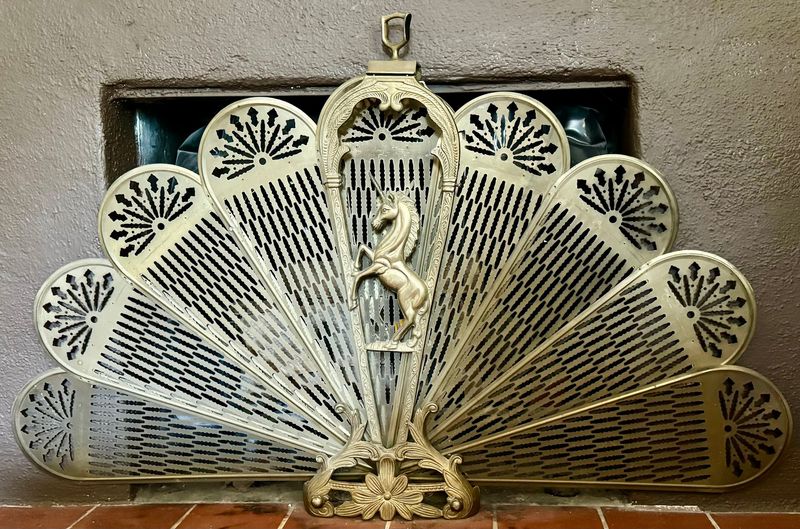4 Vintage Decor Pieces Losing Value In Jersey City Homes And 6 That Still Impress - Decor Hint Growing In Value: Art Deco Accessories