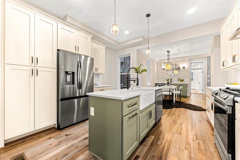 12 Kitchen Trends For 2025 That Will Finally Say Goodbye To White Cabinets (Plus 5 Extra Unique And Stylish Ideas) - Decor Hint Two-Tone Cabinet Combinations