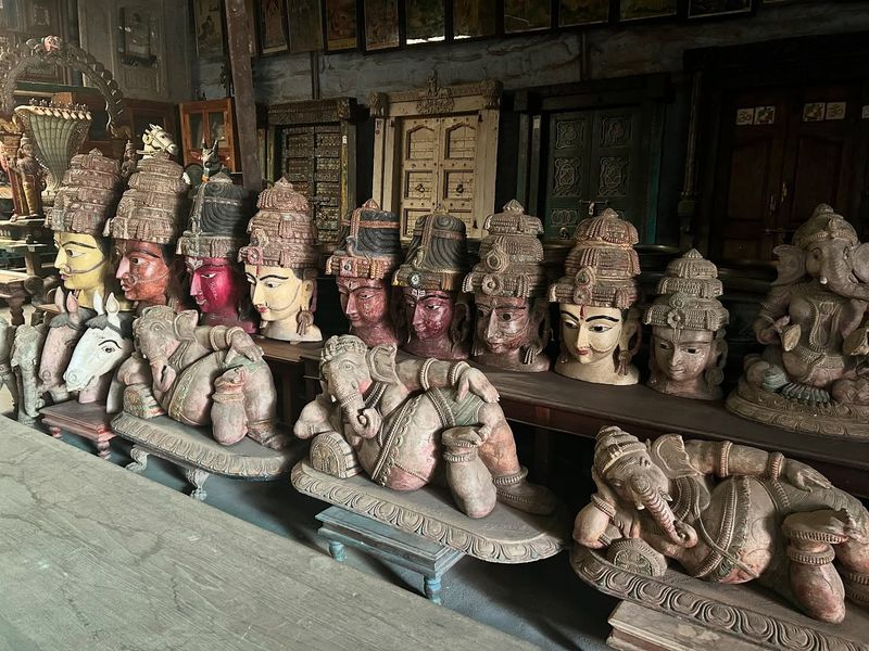 8 Collectible Pieces Interior Designers Love In 2025 - Decor Hint Carved Wooden Artifacts