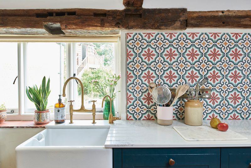 14 Kitchen Deal-Breakers That Make Colorado Homebuyers Run For The Hills, Interior Designers Reveal What To Avoid - Decor Hint Backsplash Blunders