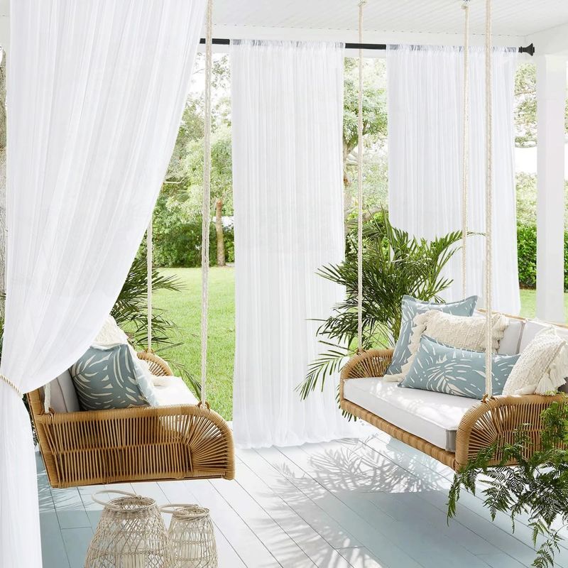 24 Screened-In Porch Ideas That Will Make Your Home The Ultimate Retreat - Decor Hint Indoor-Outdoor Curtains