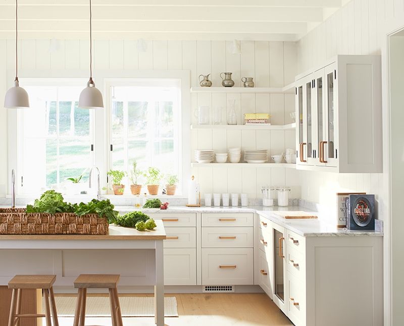 9 Underrated Paint Colors Designers Always Use In Kitchens (And 9 They Say To Stay Away From) - Decor Hint Creamy Off-White