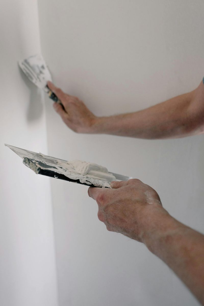 10+ Home Repairs To Consider Before Selling Your Los Angeles Property - Decor Hint Patch Holes And Cracks In Walls