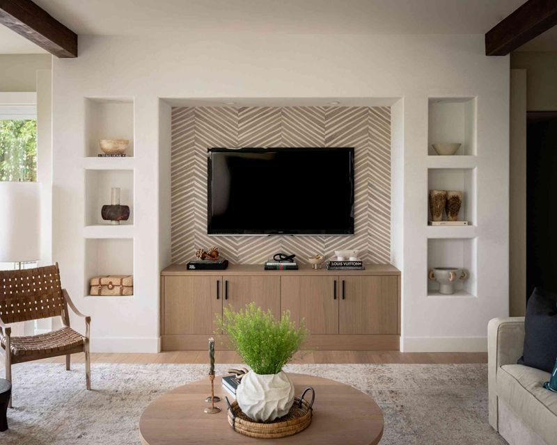 5 Home Features Alpharetta Buyers Are Starting To Avoid + 7 They Have Already Skipped - Decor Hint Wall Niches For Entertainment Centers