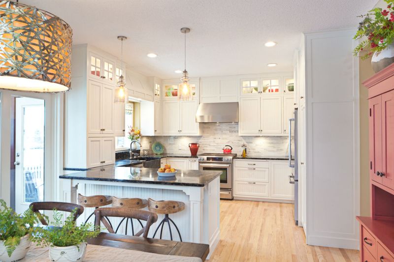 What Not To Keep: 5 Items That Undermine Style In Texas Kitchens (Plus 5 To Add) - Decor Hint Warm, Layered Pendant And Recessed Lighting