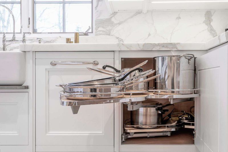9 Kitchen Mistakes Nebraska Homeowners Make (And 9 Stylish Fixes) - Decor Hint Swap In Pull-Out Or Custom-Loading Corner Storage