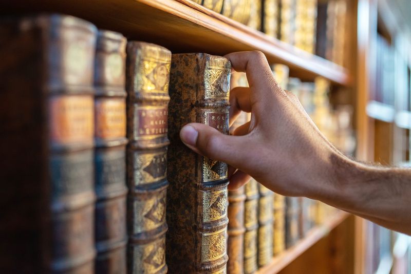 20 Things You Didn't Know Your Parents Had In Their House - Decor Hint First-Edition Books