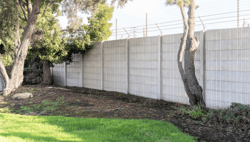 17 Backyard Fence Ideas For Privacy In Style - Decor Hint Contemporary Concrete Panels