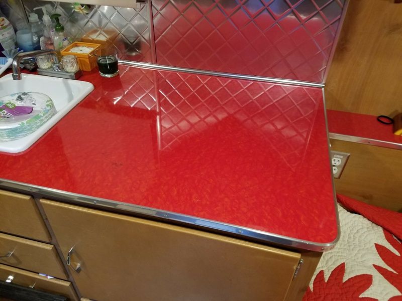 16 Retro Kitchen Styles Designers Miss And 5 They Hope We Forget Forever - Decor Hint Tile Countertops with Metal Trim